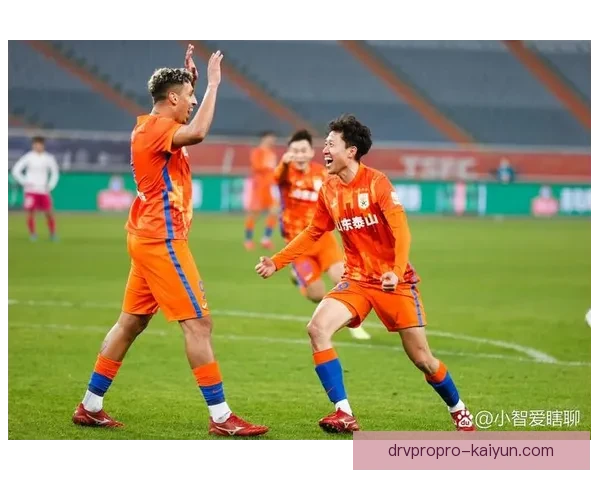 中超战报：激战连场，顶尖球队争夺态势愈发白热化，表现亮眼。