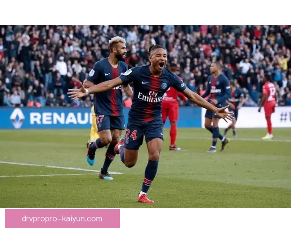 阿什拉夫表现稳健，英超多队关注其转会动向